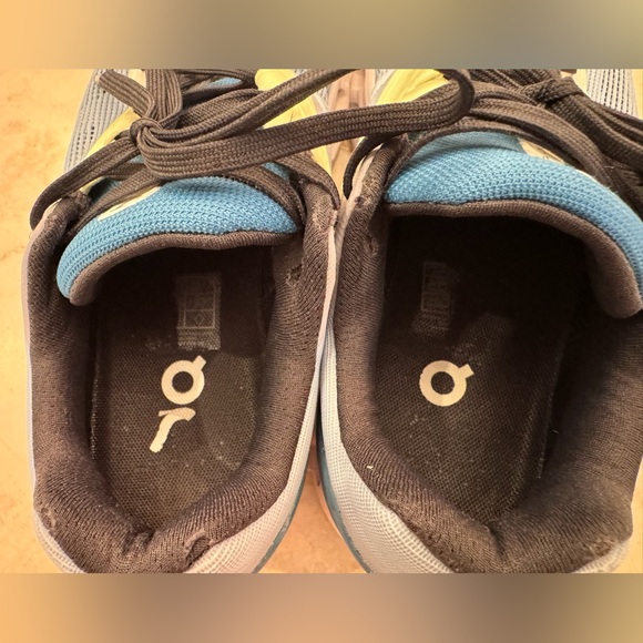 On Running Women’s Size 7.5 Cloudstratus in Chambray/Lavender - Picture 5 of 7